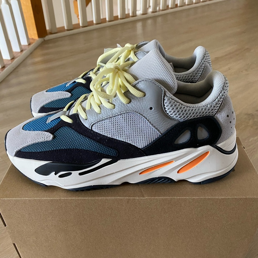 YEEZY 700 wave runners UA pair